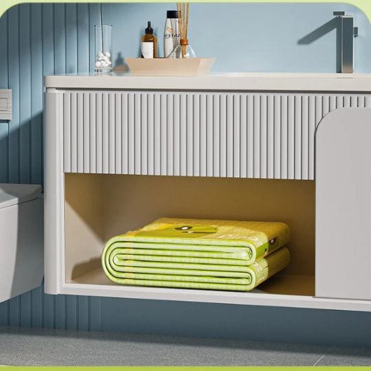 Piscine-gonflable-enfant-spacieux-arrangement