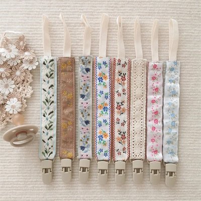 Attache tetine délicat