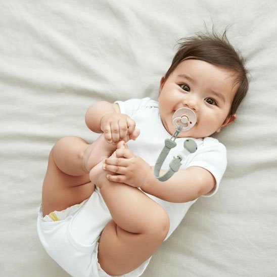 Attache tetine facile