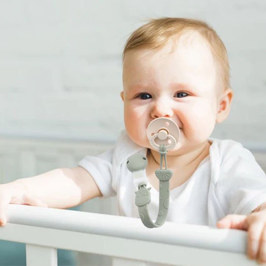 Attache tetine moderne