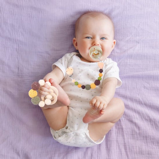 Attache tétine moderne 