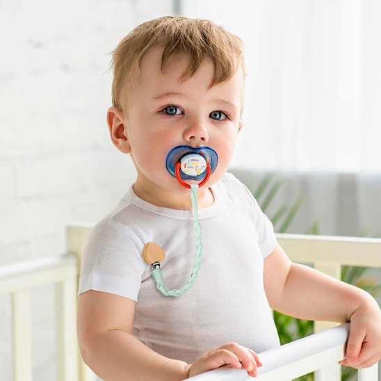 Attache tetine pratique