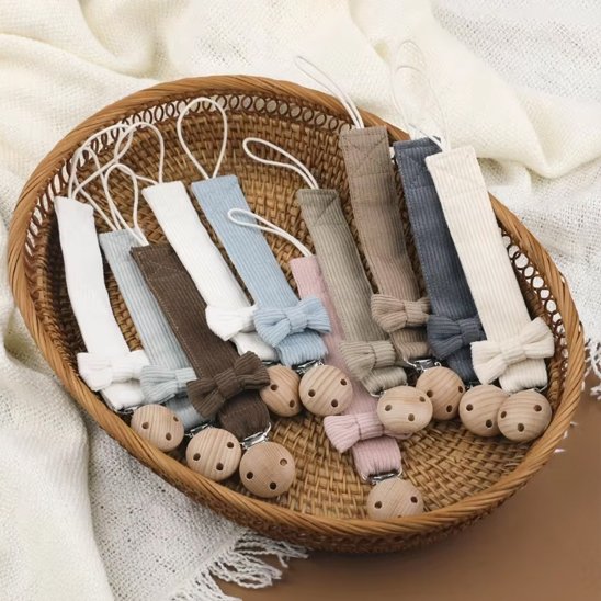 Attache tetine véritable 