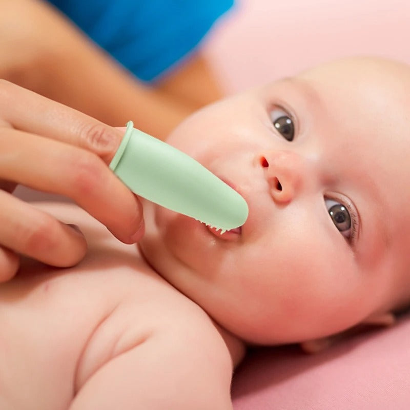 brosse-à-dents-bebe-vert-attentionne