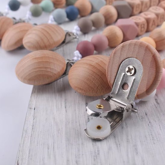 clip pour attache tetine utile