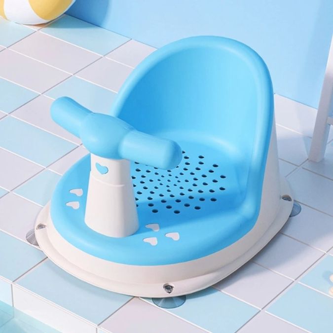 siege-de-bebe-pour-le-bain-bleu-baignoire