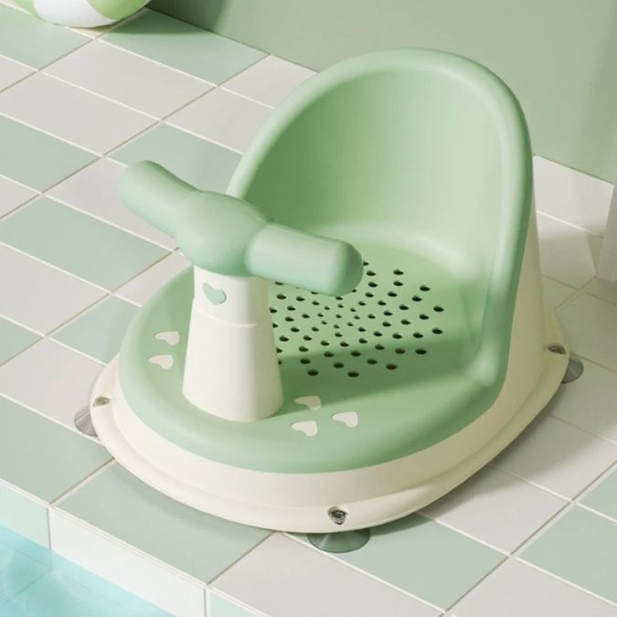 siege-de-bebe-pour-le-bain-vert-baignoire