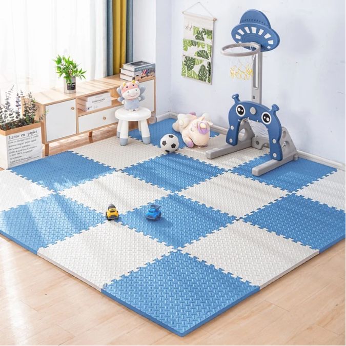 tapis-de-sol-bébé-securitaire-blanc-bleu