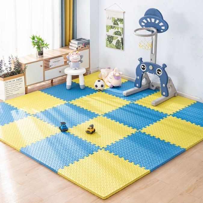 tapis-de-sol-bébé-securitaire-bleu-jaune